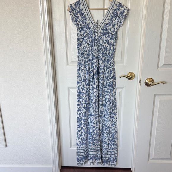 Nostalgia Dresses & Skirts - Nostalgia Blue and White Floral Maxi Dress